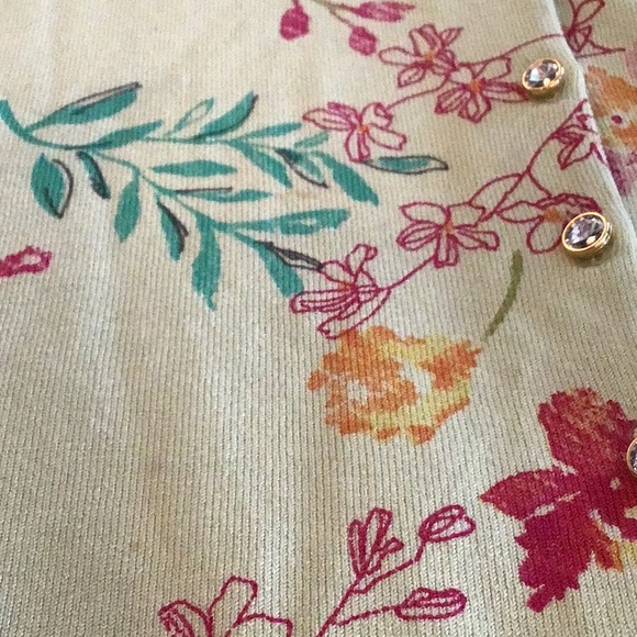 Vintage inspired, jeweled buttons, 3/4 sleeve sweater. - Picture 11 of 11